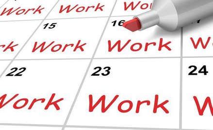 Staż pracy przy umowie na czas określony potwierdzany co dwa lata