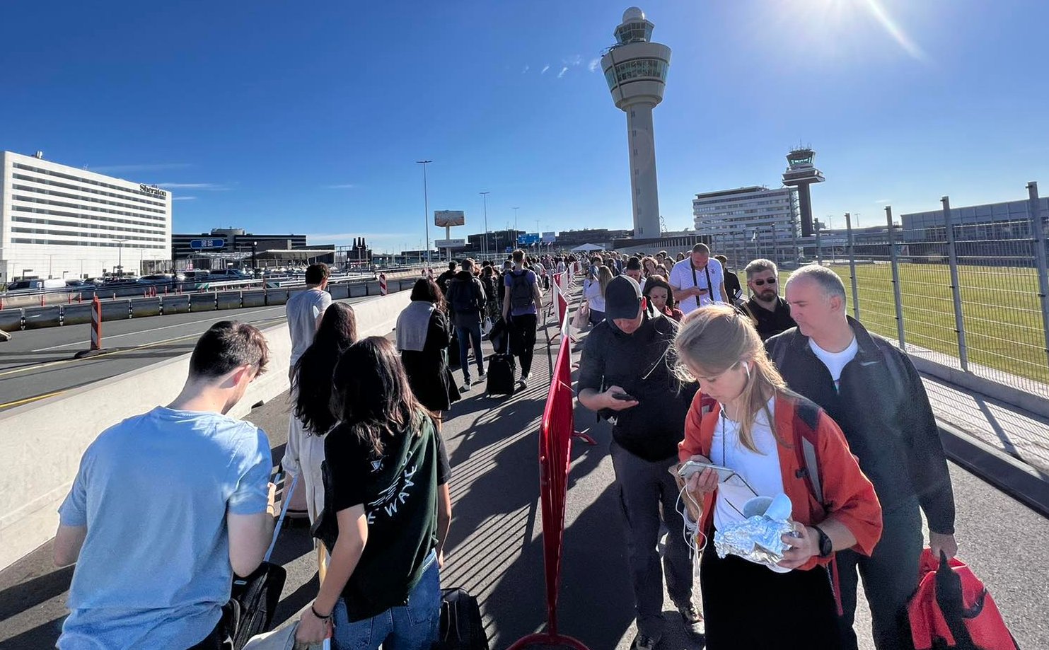 Żelazna kurtyna zawisła nad Europą. Odstrasza turystów