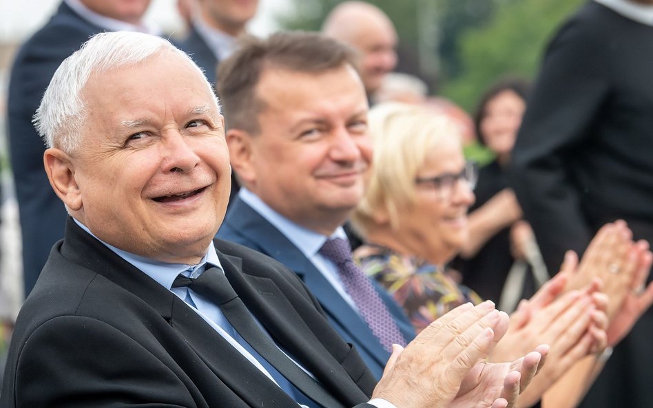 Sondaż CBOS: Wzrost poparcia dla PiS, prawie cała opozycja ze spadkami