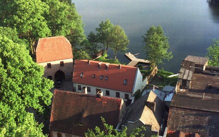 W południe nad Łagowem rozbrzmiewa gminny hejnał.