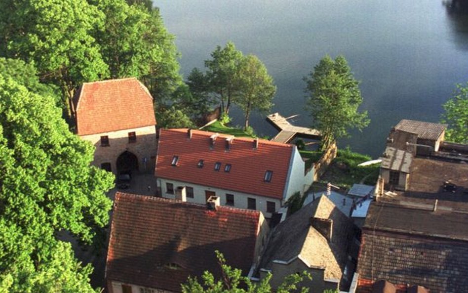 W południe nad Łagowem rozbrzmiewa gminny hejnał.