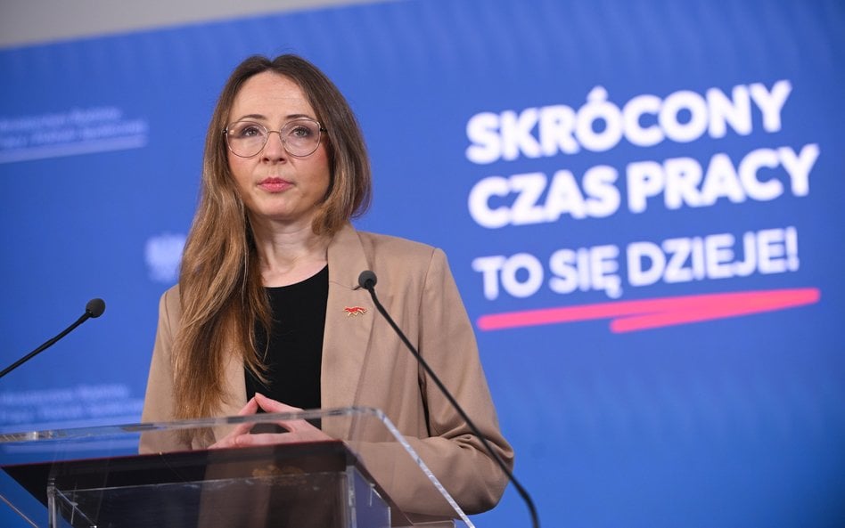 Konferencja prasowa w MRiPS - Agnieszki Dziemianowicz-Bąk dotycząca liczby wniosków złożonych do pil