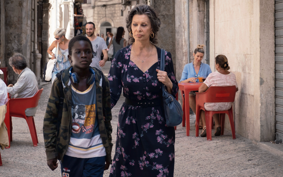 Sophia Loren (Rosa) i Ibrahima Gueye (Momo) w filmie „Życie przed sobą”, który w 2020 r. zrealizował