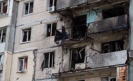 Budynek uszkodzony w czasie jednego z wcześniejszych ataków na Kijów