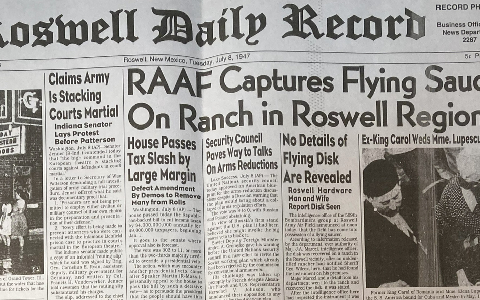 8 lipca 1947 r. gazeta Roswell Daily Record na pierwszej stronie opublikował artykuł zatytułowany: „