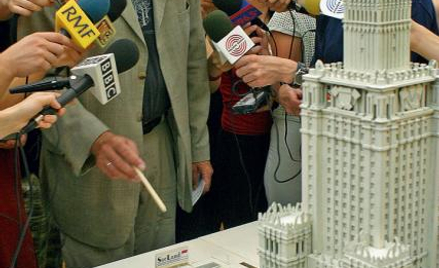 Czesław Bielecki podczas otwarcia Muzeum Pamięci Komunizmu SocLand, 2003 r.