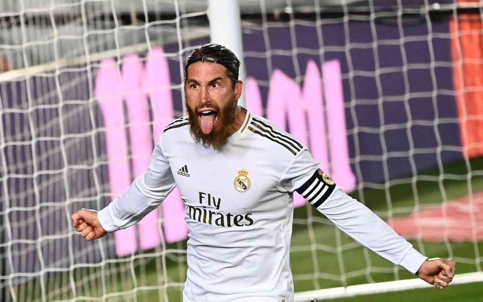 Ramos trafia z karnego, Real ucieka Barcelonie