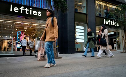 Marka Lefties powstała w latach 90. Pierwotnie funkcjonowała jako outlet.