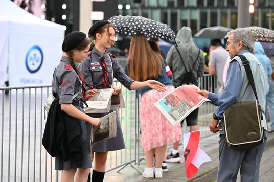 1 sierpnia była rozdawana okolicznościowa publikacja przygotowana przez „Rzeczpospolitą”