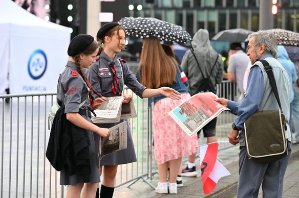 1 sierpnia była rozdawana okolicznościowa publikacja przygotowana przez „Rzeczpospolitą”