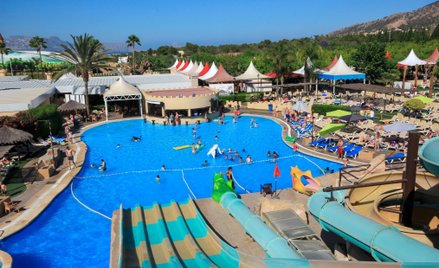 Hiszpania, basen w hotelu z aquaparkiem