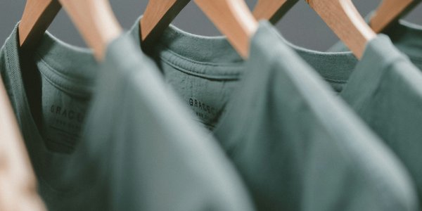 „Cichy futuryzm”, więcej dzikości i powrót retro. Te trendy zdominują rok 2026