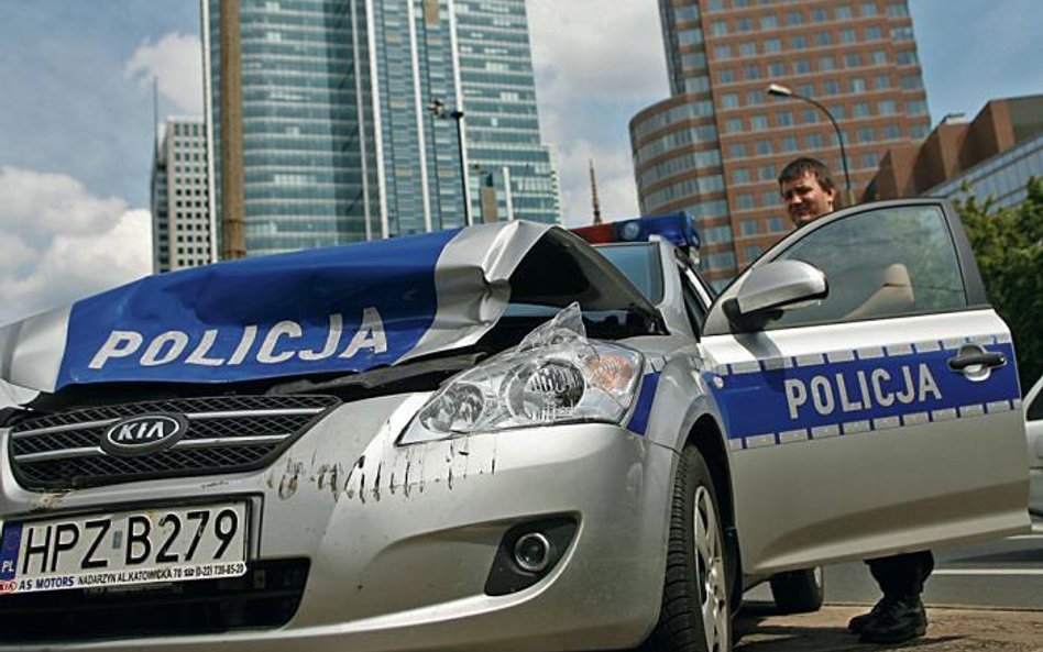 W zeszłym roku w kolizjach zostało uszkodzonych 466 policyjnych pojazdów – niemal co trzeci. Na zdję