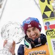 Kamil Stoch z Pucharem Świata za ubiegły sezon