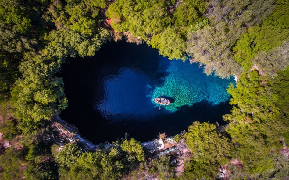 Jaskinia Melissani na greckiej wyspie Kefalonia