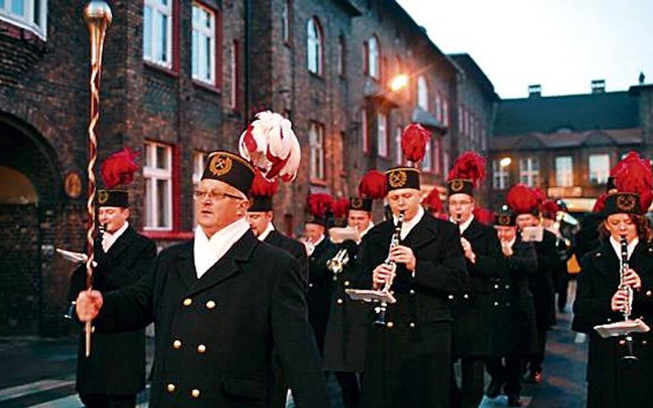 Barbórka w Nikiszowcu. Orkiestra budzi mieszkańców 4 grudnia