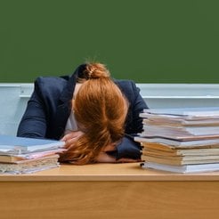 Obecnie nauczyciel powinien być jednocześnie wychowawcą, psychologiem, i – w razie potrzeby – workie