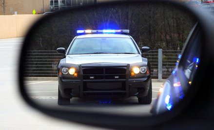 USA: Dwie mile wiozła syna na masce samochodu, bo nie chciał iść do dentysty