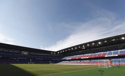 Pusty stadion w Jokohamie