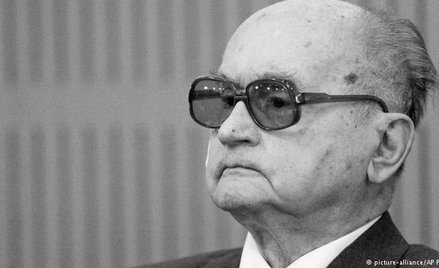 "SZ" o ustawie degradacyjnej: późna akcja przeciw komunizmowi