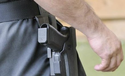 Na 1000 osób przypada w Polsce 3,5 pozwolenia na broń.