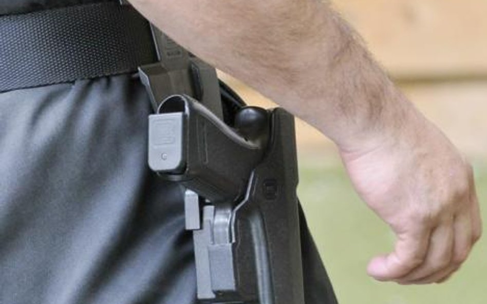 Na 1000 osób przypada w Polsce 3,5 pozwolenia na broń.
