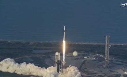 Start rakiety Falcon z kapsułą Dragon