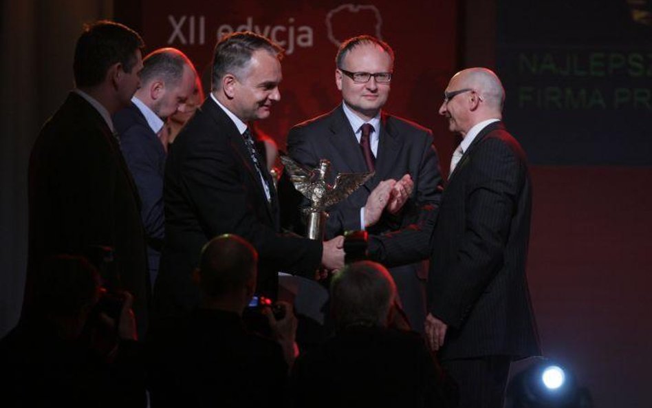 Mirosław Taras, prezes Lubelskiego Węgla Bogdanka odbiera Orła „Rzeczpospolitej” z rąk wicepremiera 