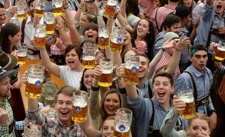 Tak bawią się uczestnicy Oktoberfest