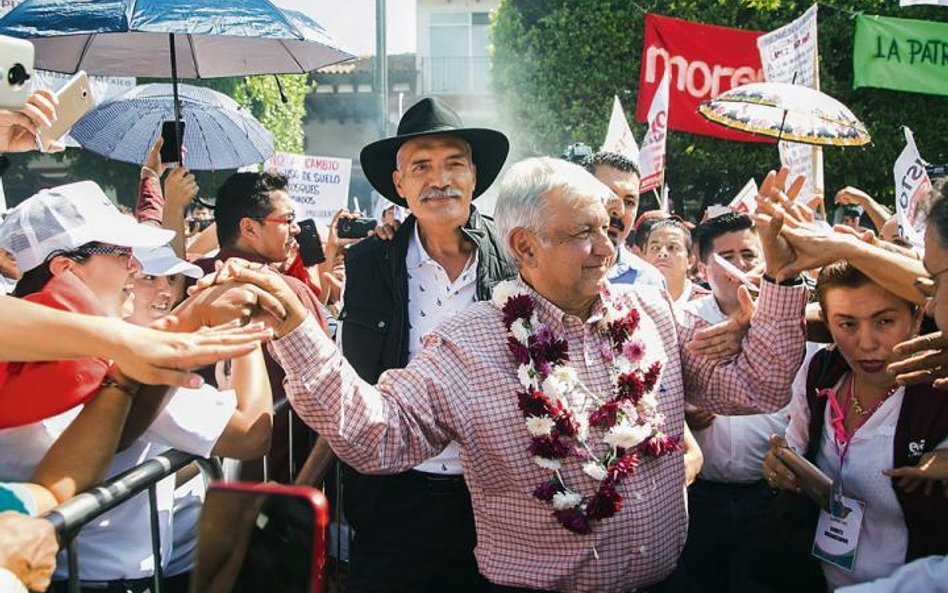 Andreas Manuel Lopez Obrador jest głównym faworytem wyścigu o prezydenturę. Bywa nazywany „meksykańs