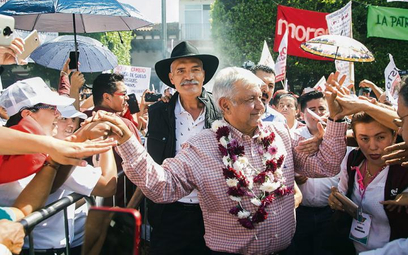 Andreas Manuel Lopez Obrador jest głównym faworytem wyścigu o prezydenturę. Bywa nazywany „meksykańs