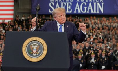 Donald Trump podczas wystąpienia w nowej akademii policji hrabstwa Nassau w Garden City w stanie Now