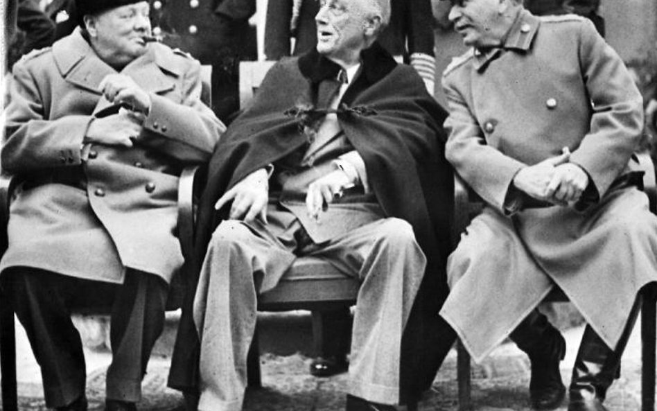 Kłamstwo o Sowietach. Stalin (z prawej, wraz z Franklinem D. Rooseveltem i Winstonem Churchillem) uc