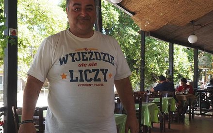 Właściciel tawerny Maria nie rozstawał się z koszulką „Na wyjeździe się nie liczy”
