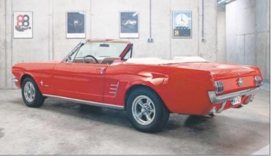 Ford Mustang to świetny symbol amerykańskiej wolności i swobody, tym bardziej w wersji Cabrio. Piękn