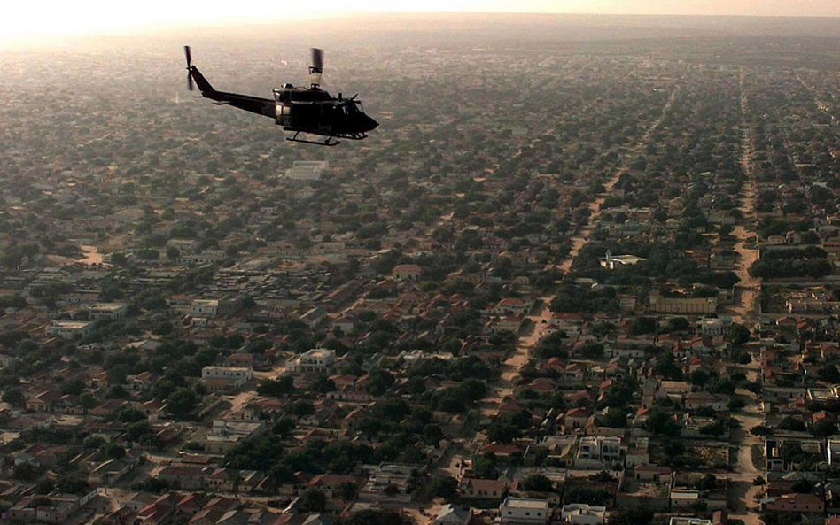 Miejsce: Mogadiszu (Somalia), Zabici: 5, Atak bombowy w pobliżu lotniska międzynarodowego.