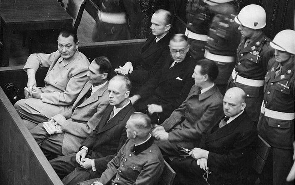 Rudolf Hess, drugi z lewej w pierwszym rzędzie. Zdjęcie: National Archives and Records Administratio