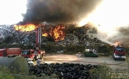 Dogaszanie pożaru składowiska potrwa kilka dni.