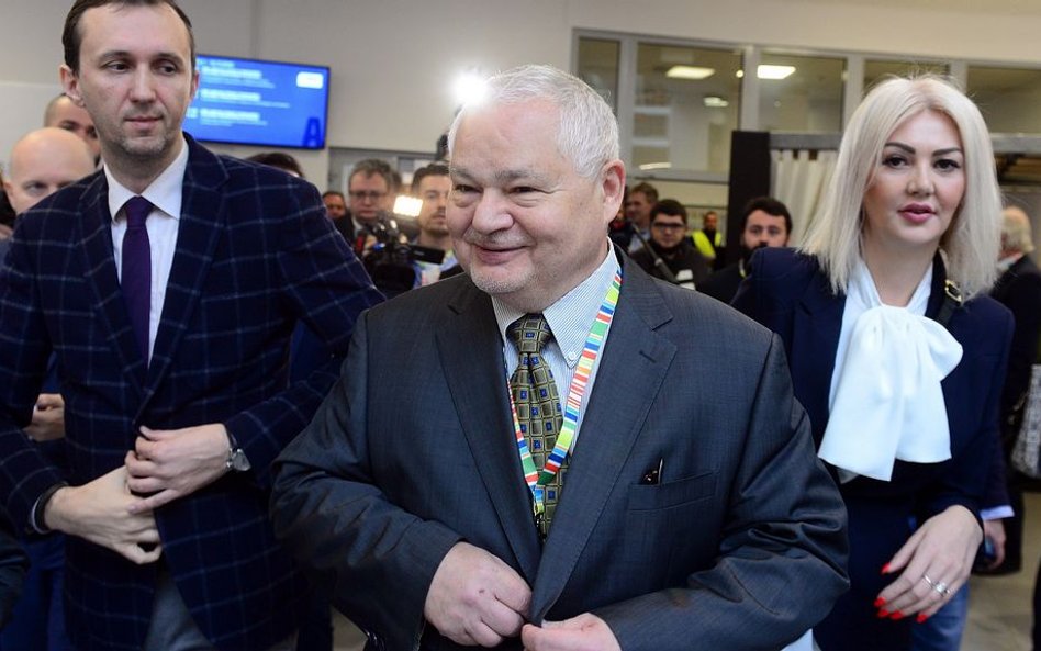 NBP: Zatrudnienie spada, koszty wynagrodzeń rosną