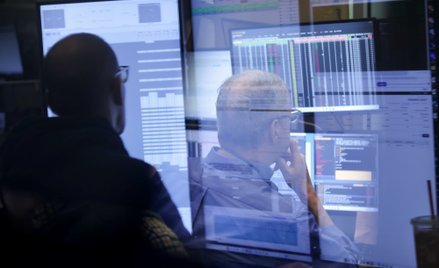 Hossa zatacza coraz szersze kręgi, coraz więcej akcji w portfelach