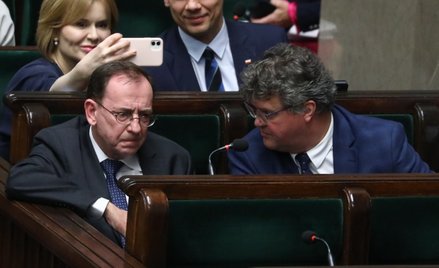 Minister spraw wewnętrznych i administracji Mariusz Kamiński oraz wiceminister spraw i wewnętrznych 