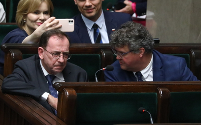 Minister spraw wewnętrznych i administracji Mariusz Kamiński oraz wiceminister spraw i wewnętrznych 