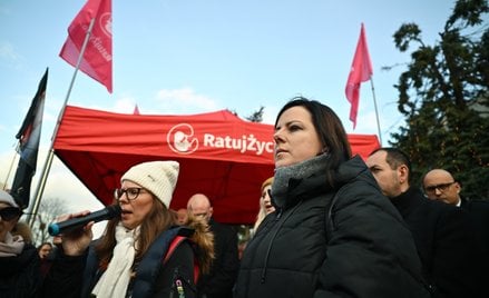 Sąd nakazał umieszczenie przeprosin na portalu Fundacji Życie i Rodzina Kai Godek (z prawej), bo pod