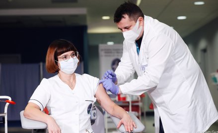 PILNE: W Polsce ruszyły szczepienia przeciwko Covid-19