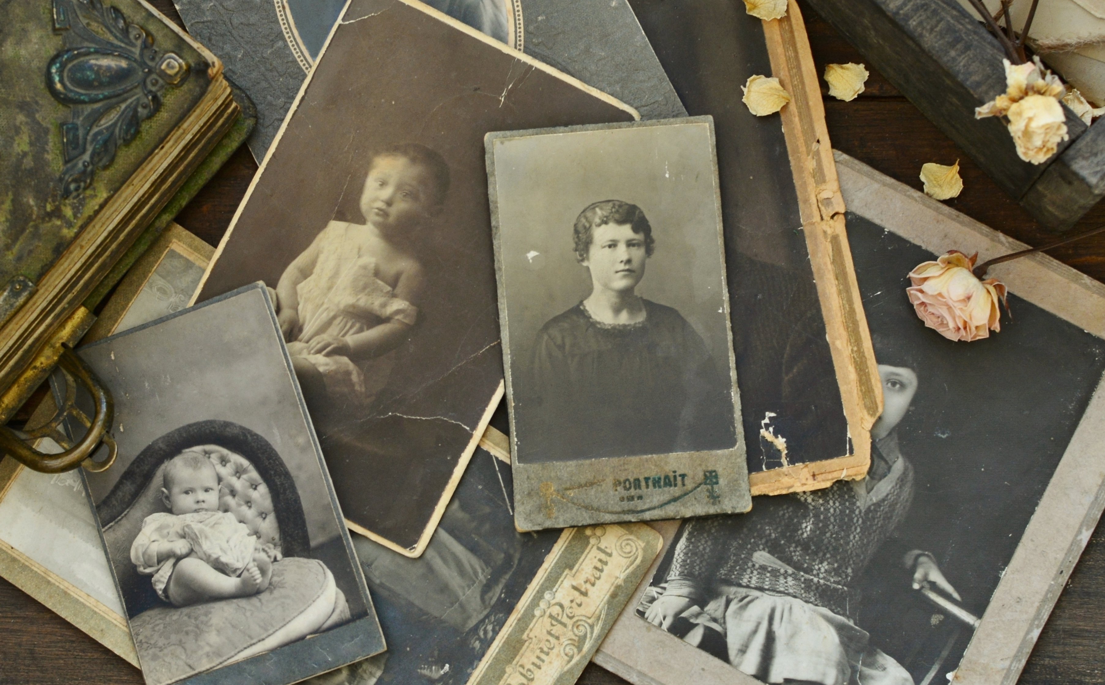 Pozew za zdjęcia z dzieciństwa w internecie jest możliwy, ale o odszkodowanie może być trudno