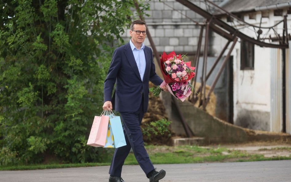 Założyciel Stowarzyszenia Rozwój Plus, były premier Mateusz Morawiecki przed wizytą w gospodarstwie 