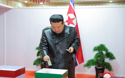 Kim Dzong Un oddaje głos w wyborach lokalnych