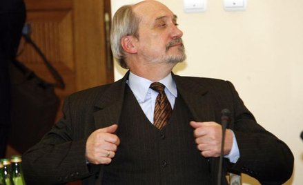 Wojna PO i PiS o Macierewicza