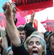 Albania, Tirana. Zwolennicy partii socjalistycznej podczas antyrządowej manifestacji