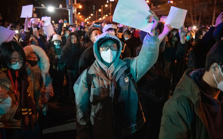 Protesty przeciwko lockdownom i władzy Xi Jinpinga odbyły się w wielu chińskich metropoliach. Na zdj